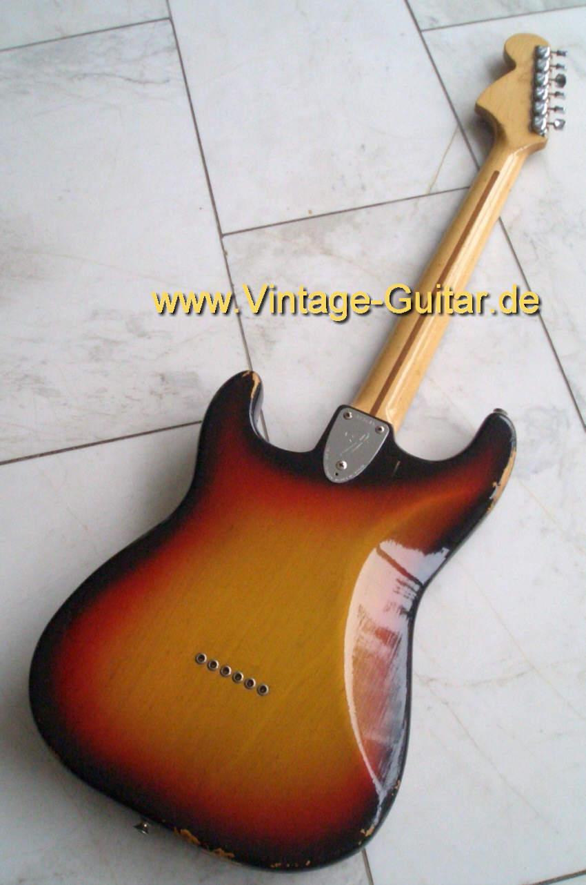 Straocaster 1973 non trem sb b.jpg